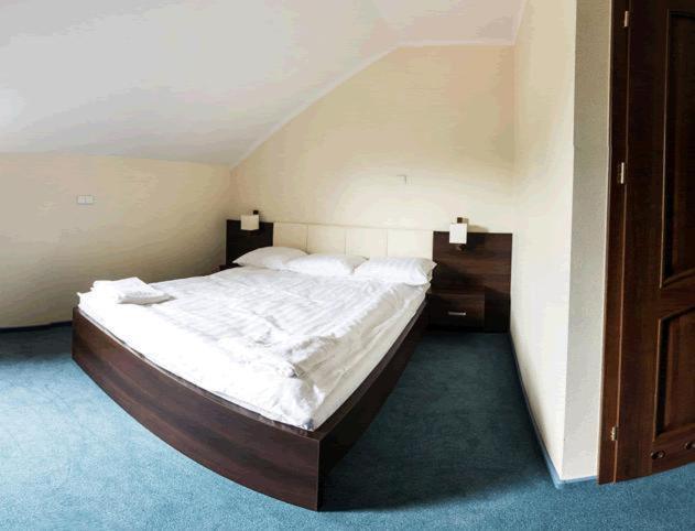 Chelosiowy Dworek Kielce Habitación foto